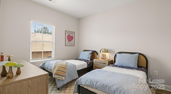 Building Photo - 1748 Marglyn Dr