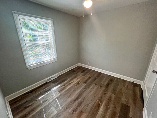 Building Photo - Charming bungalow 2 Bedrooms, 1 Bathroom in Winston Salem