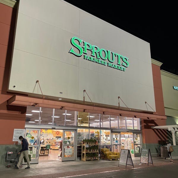 2 min drive to sprouts - 645 E Evelyn Ave