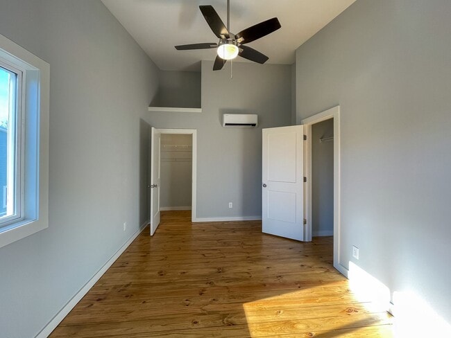 Building Photo - Beautiful, Newer-Construction Compact Cott...