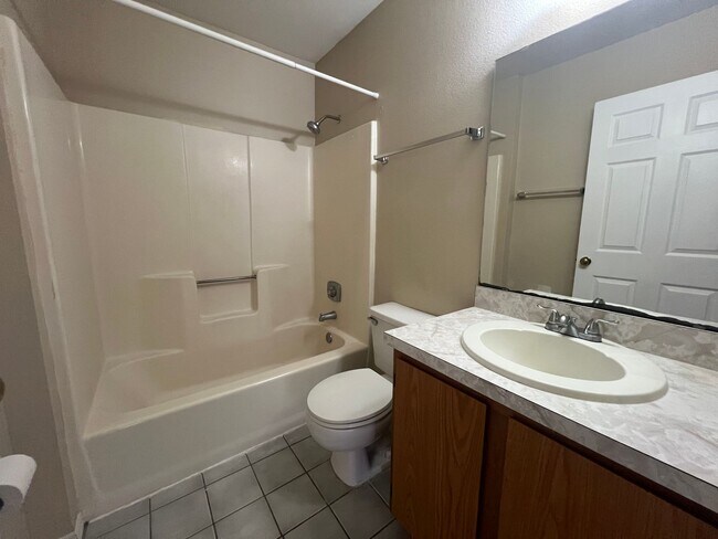 Building Photo - SPACIOUS 3 Bedroom, 2 Bathroom Ekana Point...