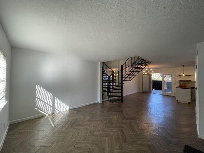 Building Photo - 292 Westview Terrace