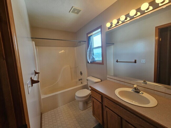 Building Photo - Beautiful Home in Spokane Valley