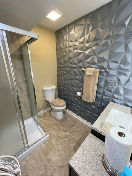 Building Photo - 115 Ivy log Pl