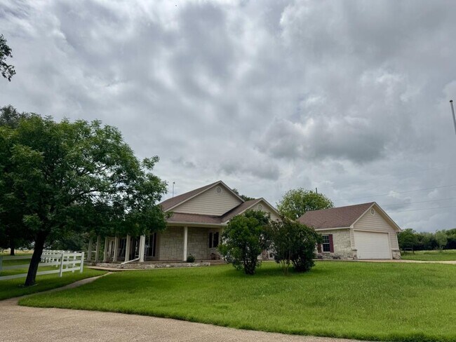 Building Photo - 465 Austin Hines Dr