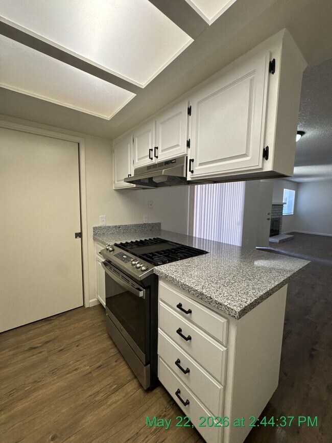 Building Photo - 1566
