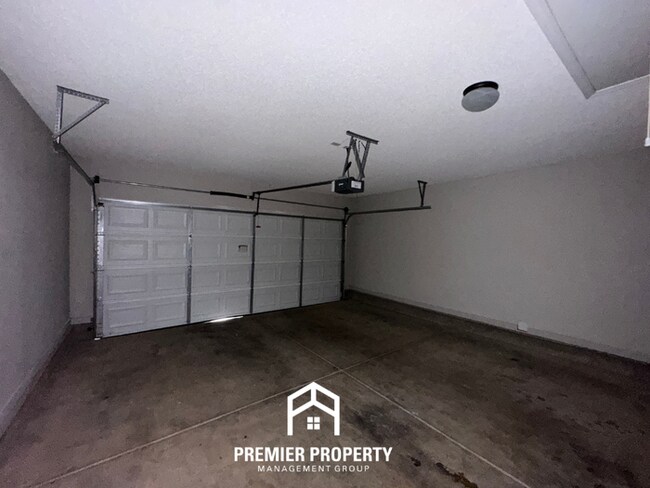 Building Photo - Charming 3BR/2BA Bartlett Area Home | High Ceilings, Stainless Steel & 2-Car Garage