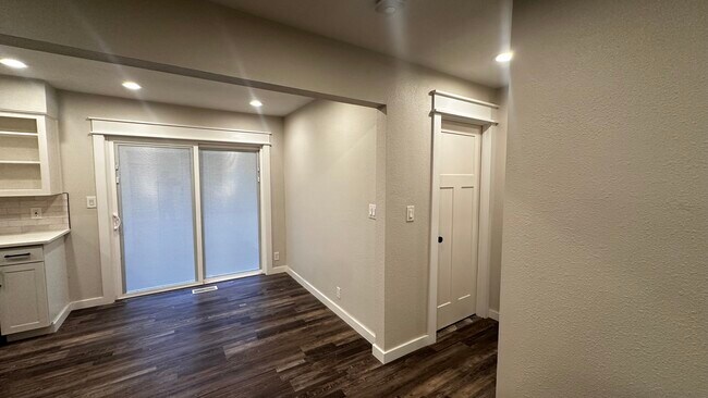 Building Photo - 340 SE 26th Ave