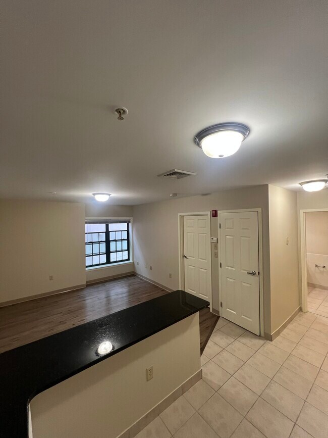 Building Photo - 10 Florence St