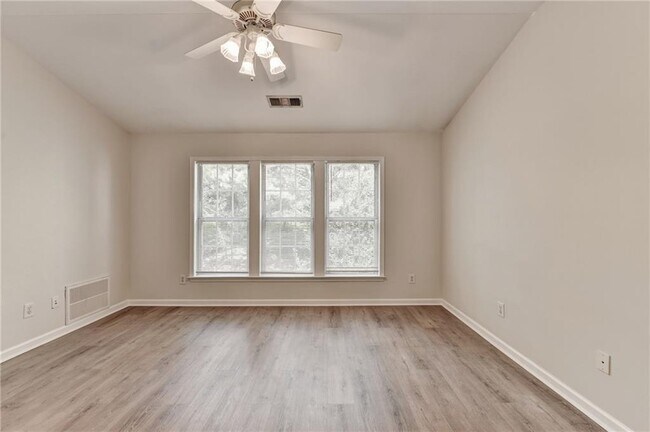 Building Photo - 2026 Merrimont Way
