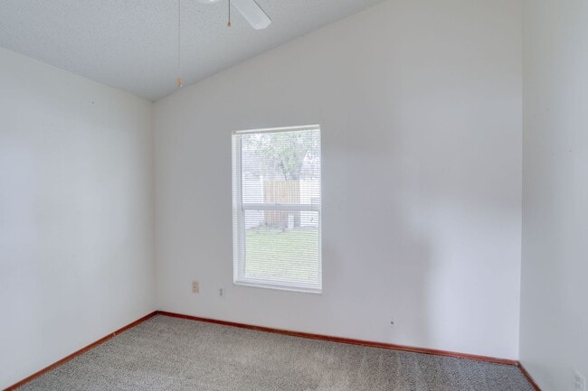 Building Photo - 10038 Little Teak St