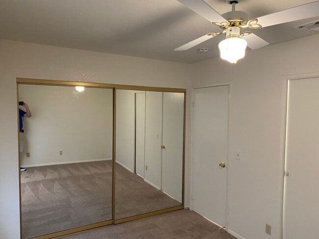 Building Photo - Henderson!!! 4 Bedrooms!! Single Story!! 2 car garage!! Big Back Yard!!! No HOA!! All Appliances!!