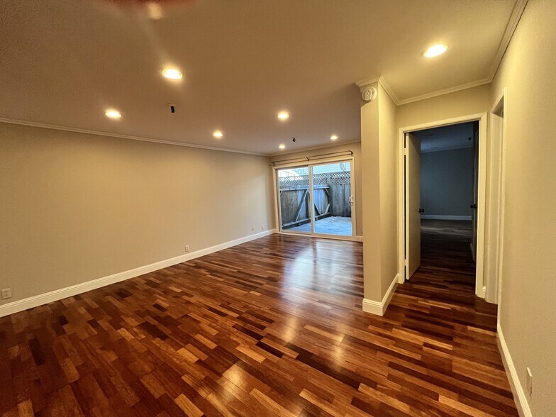 Building Photo - 325 Lenox Ave