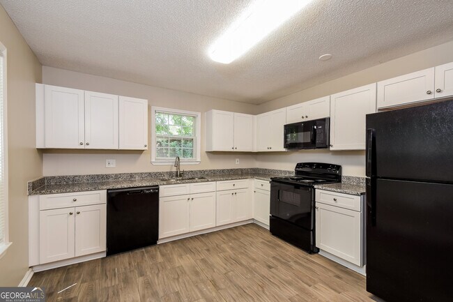 Building Photo - 10 Summit St