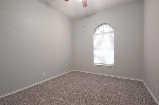 Building Photo - 306 Marigold Ln
