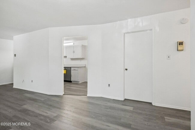 Building Photo - 120 Amberly Dr