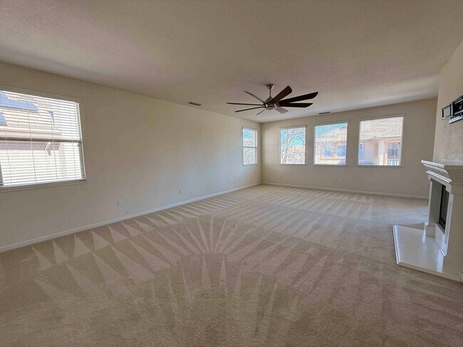 Building Photo - Absolutely Gorgeous Home in Gated Rosevill...