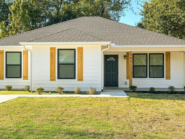 Building Photo - *NEW CONSTRUCTION* 3-Bedroom 2-Bathroom House Near Baylor!
