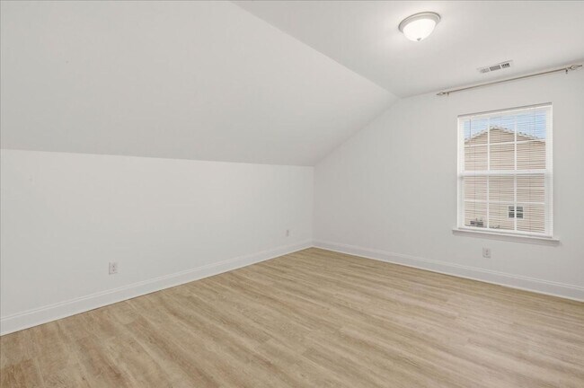 Building Photo - Spacious 5-Bedroom Home with Screened Patio & Private Fenced Yard in Guyton