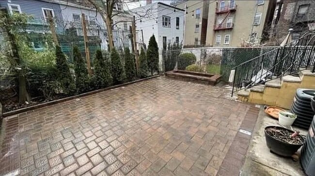 Building Photo - 49 Washburn St