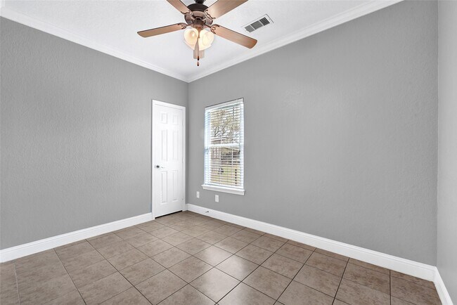 Building Photo - 5902 Cr-675