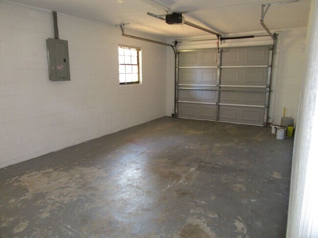 Building Photo - Charming 3/2 home in NE Ocala