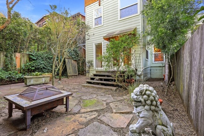 Building Photo - Spacious Two Bedroom Condo in Potrero Hill - Please Contact for Showing Availability!