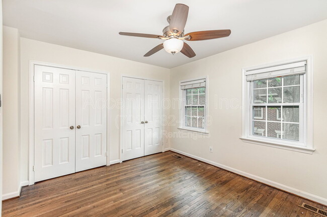 Building Photo - 449 Old Town Ct