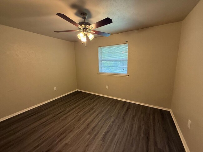 Building Photo - 3 Bed | 2 Bath | 2-Car Garage + Carport – ...