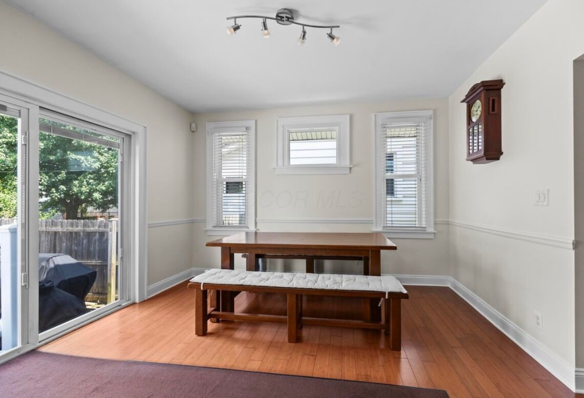DR w Table - 1 - 402 Southwood Ave