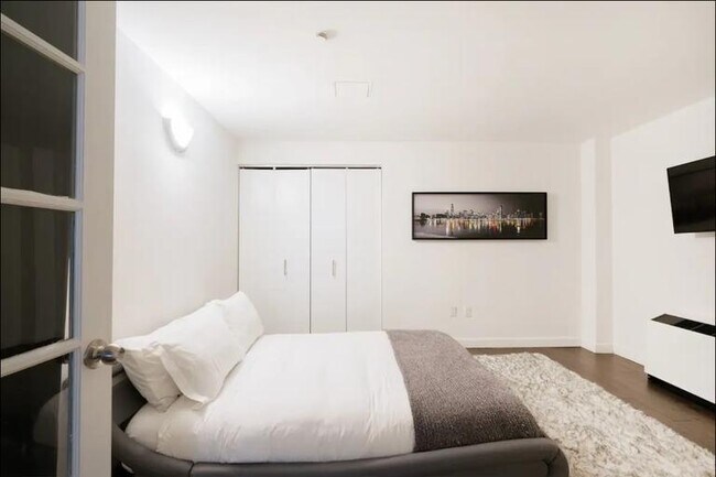 Building Photo - 619