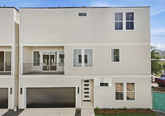Building Photo - 2212 Lou Ellen Ln