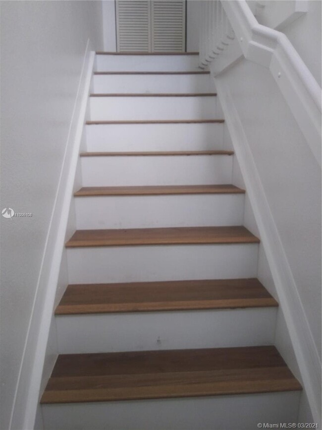 Building Photo - 638 E Mowry Ct
