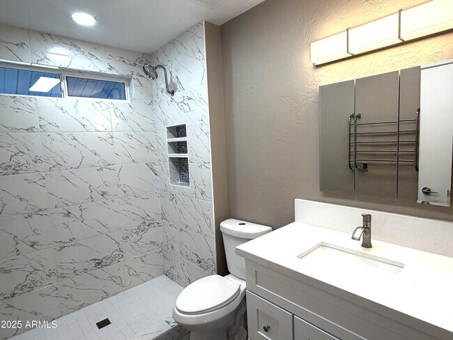 Building Photo - 14801 N Agua Fria Dr
