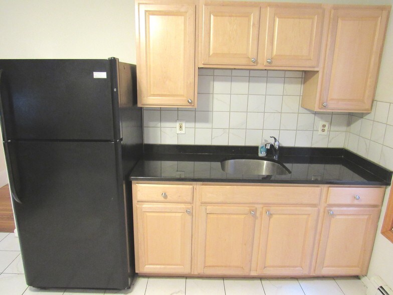 Building Photo - 188 Hillside St