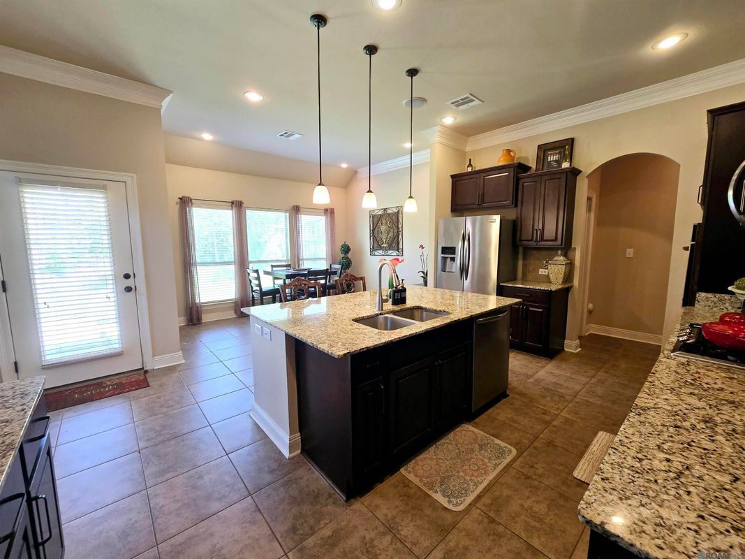 Building Photo - 18258 River Landing Dr