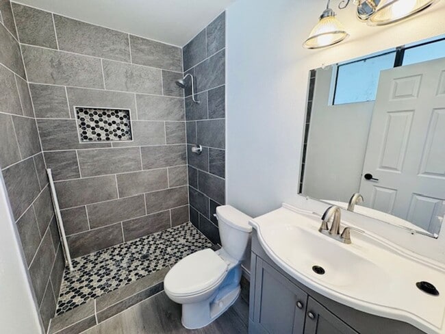 Building Photo - Westside Remodeled 3+2