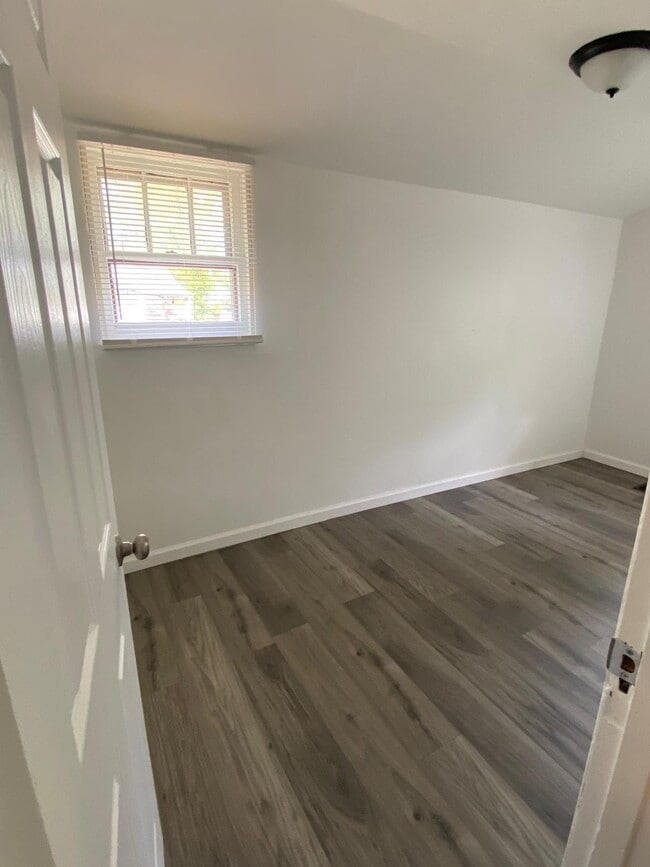 Building Photo - Bright & Inviting 3-Bedroom Home