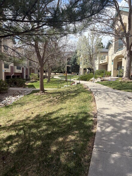 Building Photo - 550 Mohawk Dr