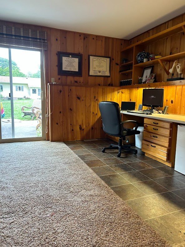 Building Photo - 50% off first month's rent!! Conveniently ...