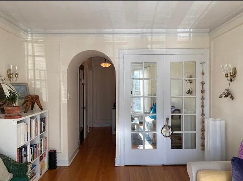 Building Photo - 1500 W Chase Ave