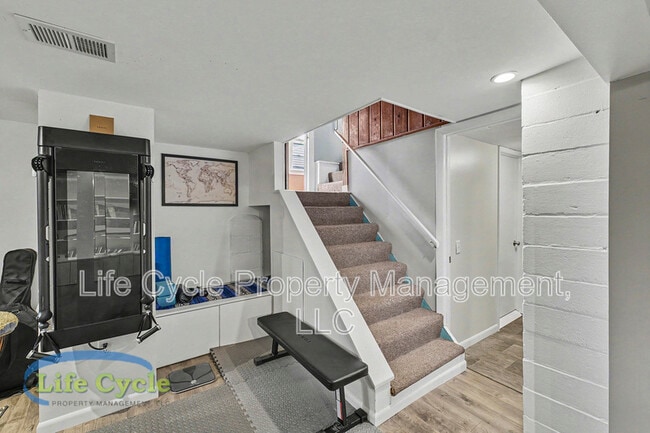 Building Photo - 2052 Collingwood Ave SW