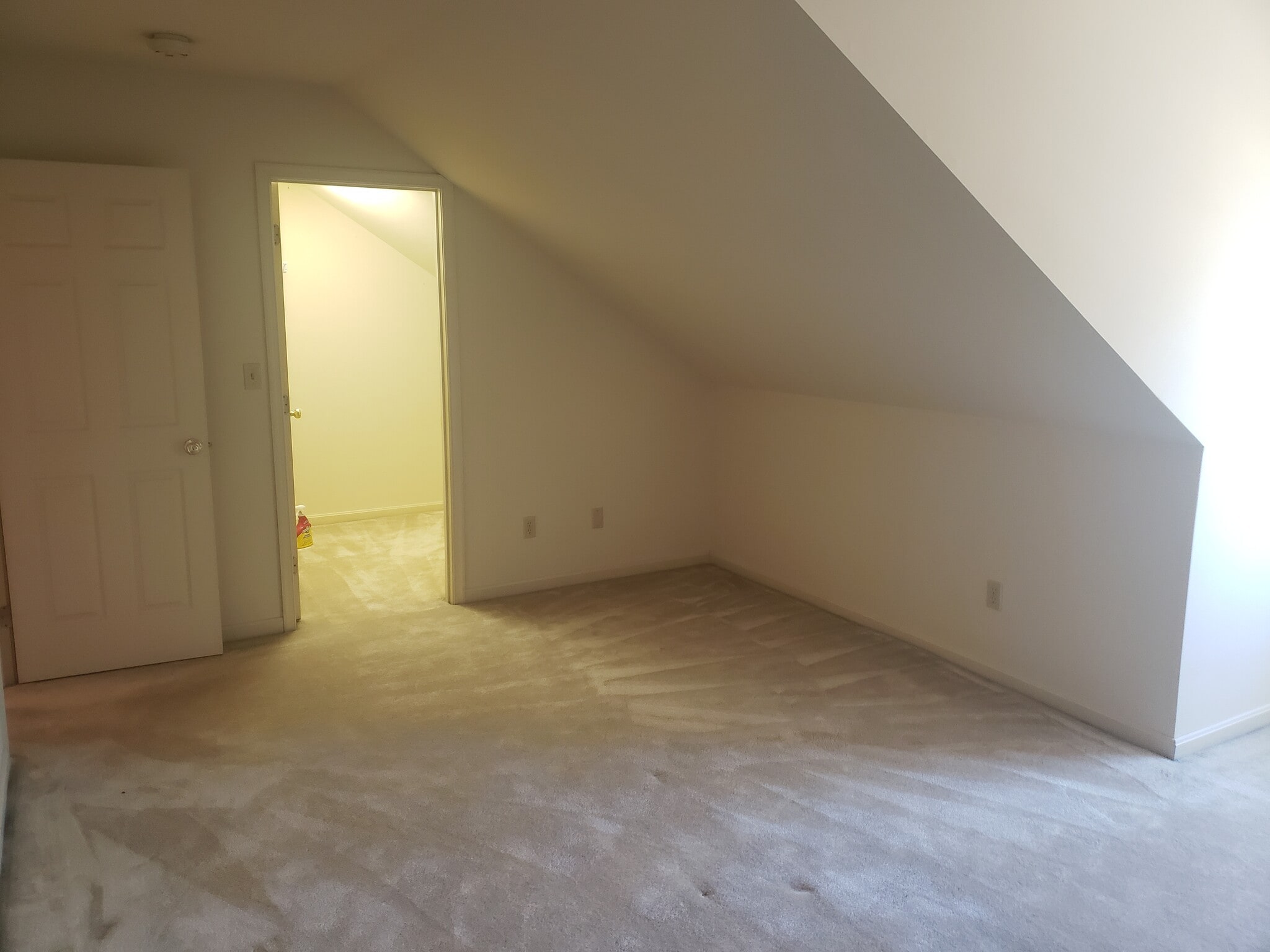 Building Photo - 10 Brookline Ct