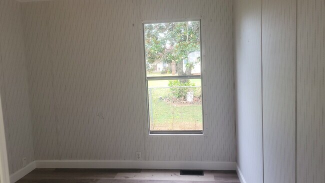 Building Photo - " 2-Bed, 2-Bath Mobile Home Retreat in Tan...