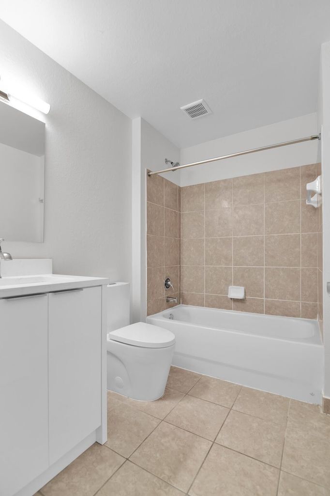 Building Photo - 6599 Old Farm Trl