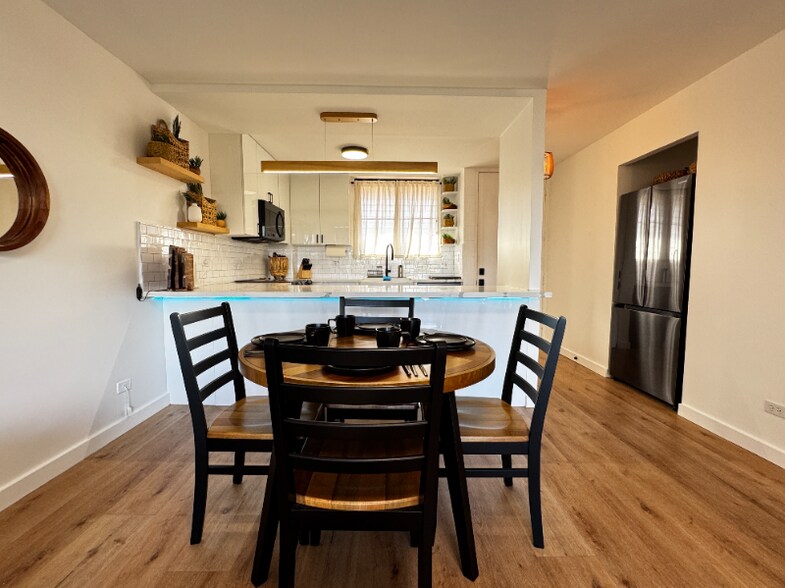 Building Photo - 975 Ala Lilikoi St