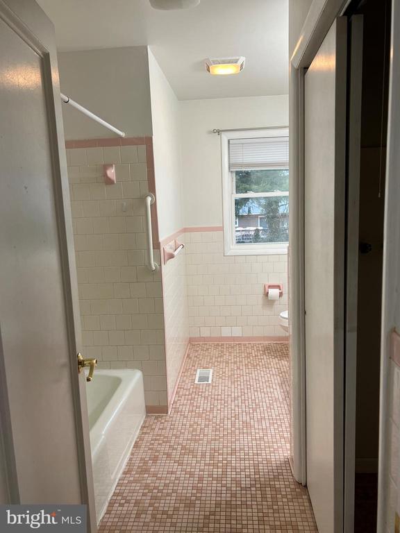 Building Photo - 810 Wisteria Dr