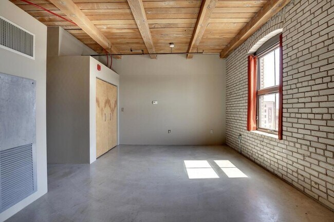 Building Photo - 127 5th St NE
