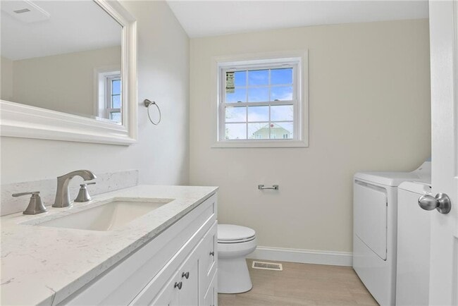 Building Photo - 24 Blackburn St