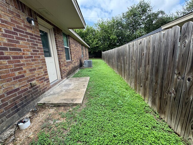Building Photo - 4305 Cambridge Dr